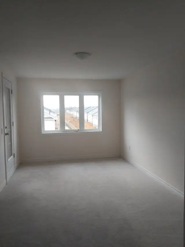 Bright and Spacious 4 Bedroom Townhouse in Ancaster (Hamilton) - Photo 22