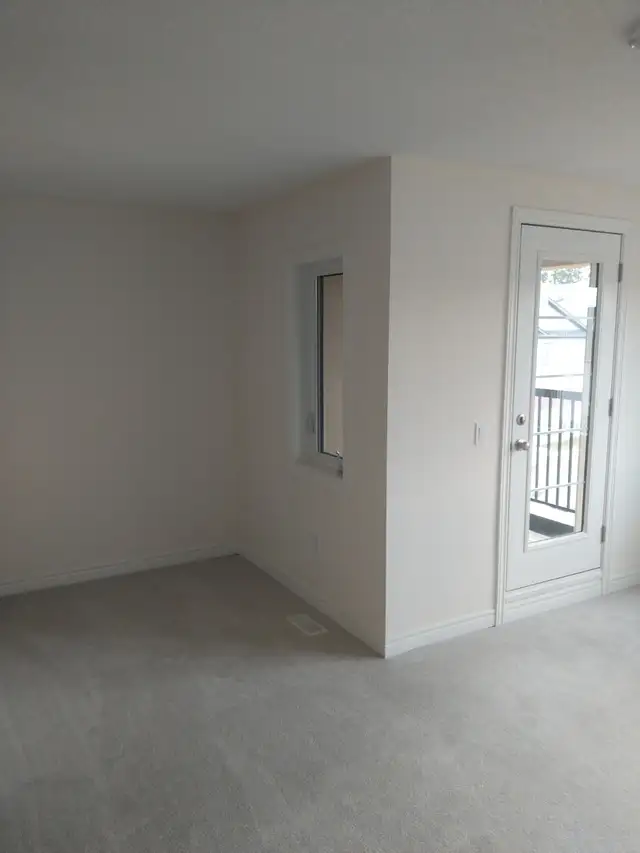 Bright and Spacious 4 Bedroom Townhouse in Ancaster (Hamilton) - Photo 23