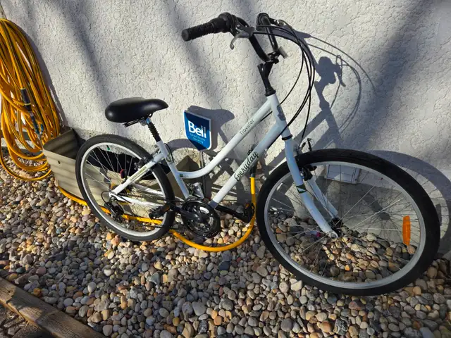 GENTLY USED   'EVERYDAY TRAVELER COMFORT'   BICYCLE
