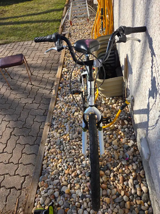 GENTLY USED   'EVERYDAY TRAVELER COMFORT'   BICYCLE - Photo 5