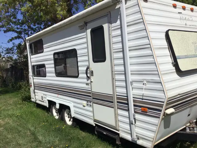 22 ft holiday trailer