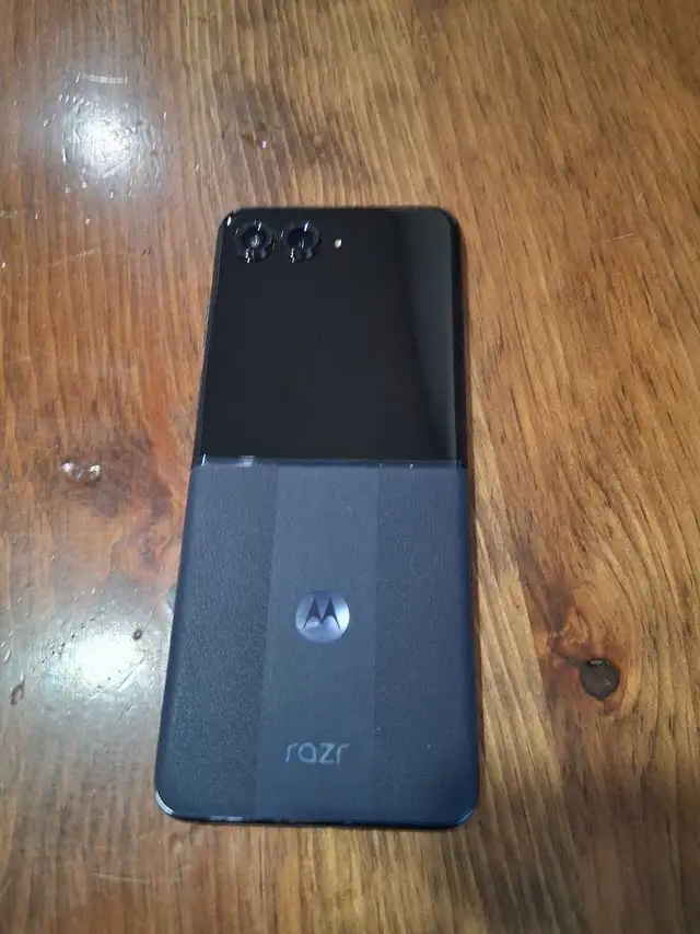 Motorola Razr Plus - Photo 4