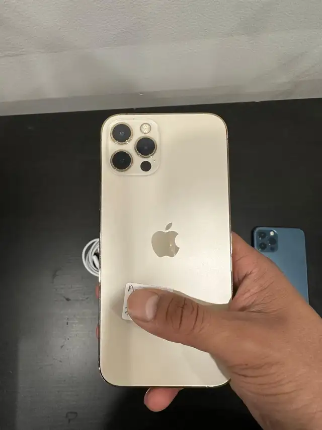 iPhone 12 Pro 128gb GOLD Airpods Pkg/Delivery