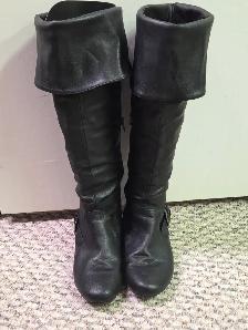 Womens black leather knee-high/thigh high boots size 7