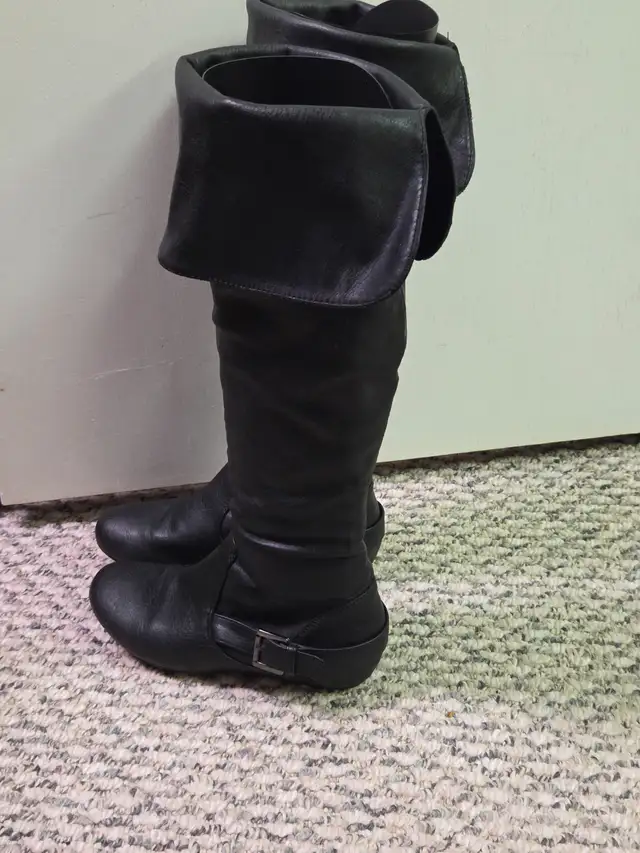 Womens black leather knee-high/thigh high boots size 7 - Photo 2