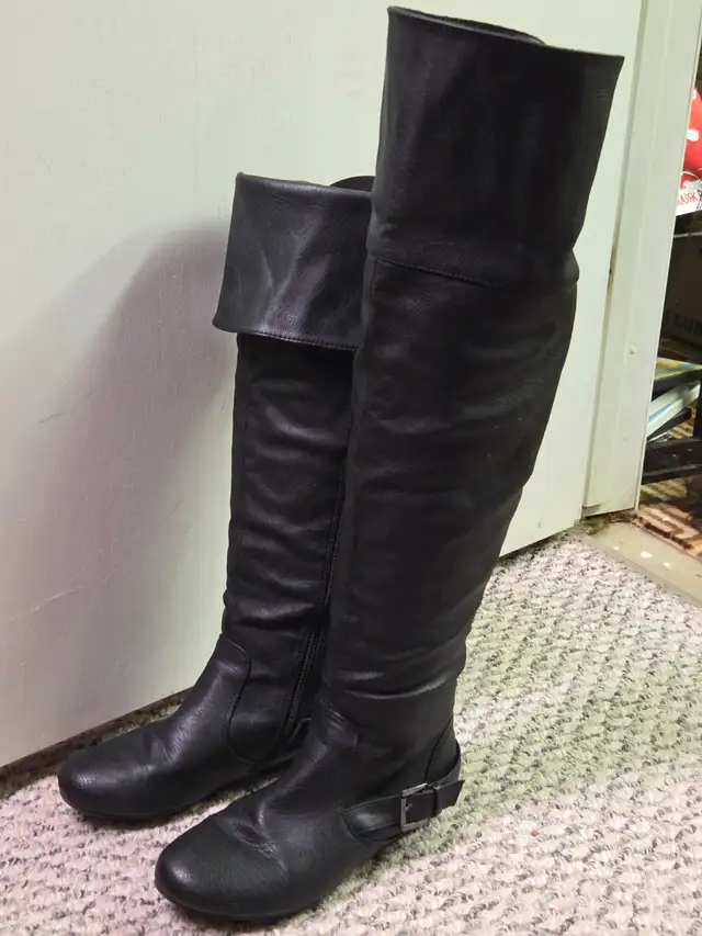 Womens black leather knee-high/thigh high boots size 7 - Photo 3