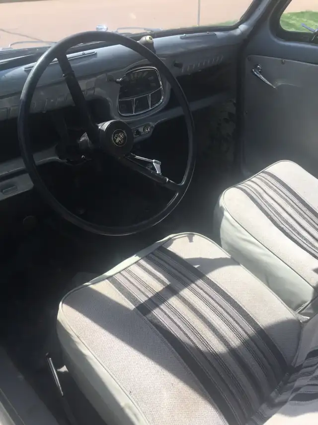Antique little car - Photo 6