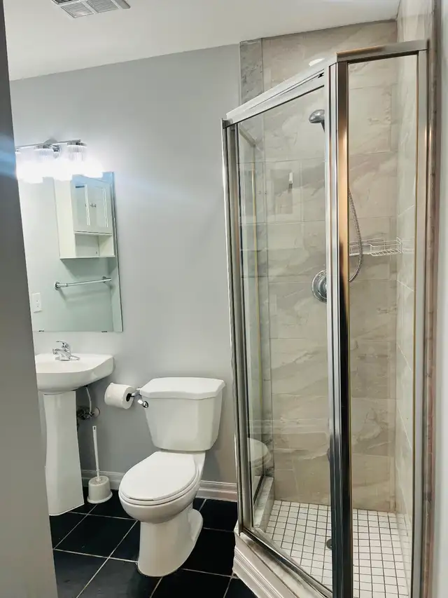 Rare 1 1 bedroom plus 2 bath condo for rent at Square One ! - Photo 2