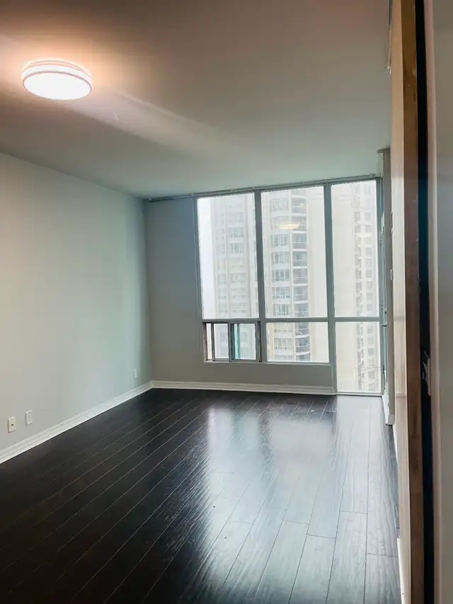 Rare 1 1 bedroom plus 2 bath condo for rent at Square One ! - Photo 6