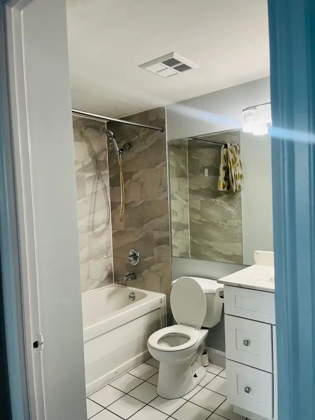 Rare 1 1 bedroom plus 2 bath condo for rent at Square One ! - Photo 7