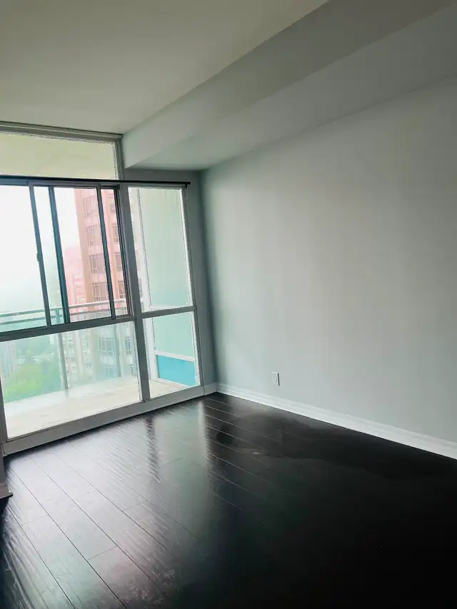 Rare 1 1 bedroom plus 2 bath condo for rent at Square One ! - Photo 8
