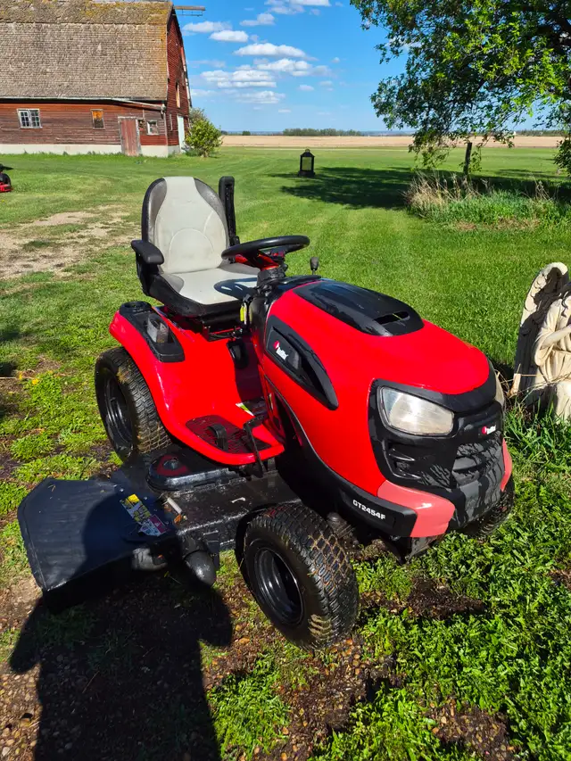 Red max gt2454f lawn tractor for sale - Photo 3