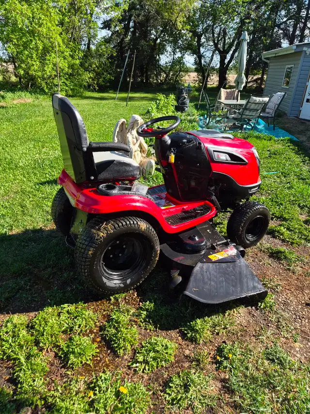 Red max gt2454f lawn tractor for sale - Photo 4