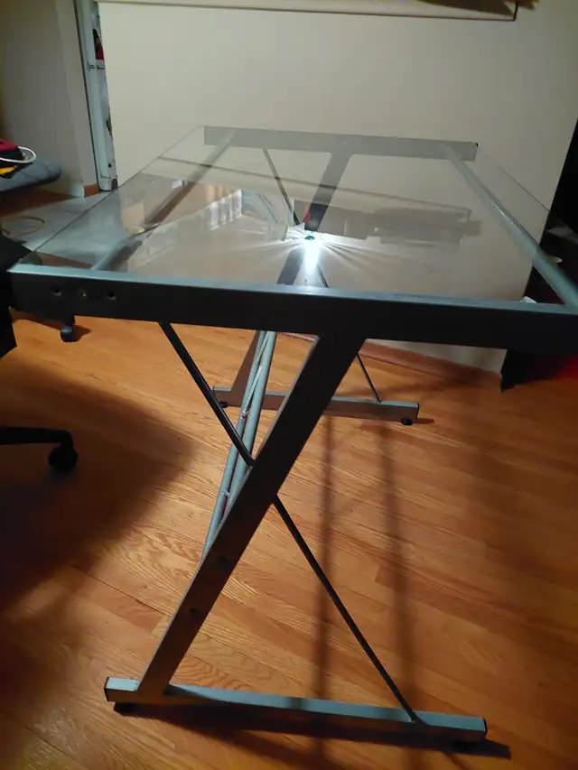 Glass top desk - Photo 2