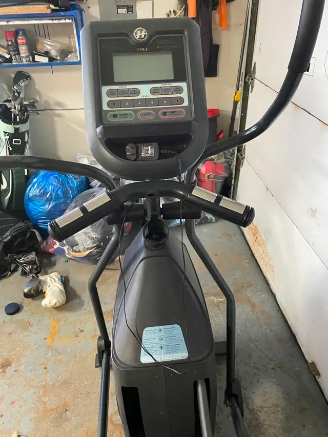 Elliptical Trainner - Photo 3