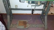Juki DDL-555 Industrial Heavy Duty Sewing Machine With Table Top - Photo 4