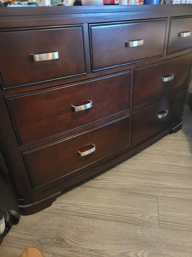 Queen bed and dresser set for sale. - Photo 3
