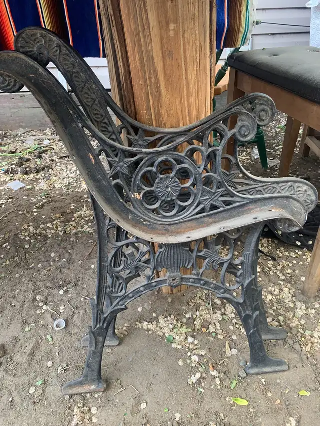 cast iron bench ends - Photo 2