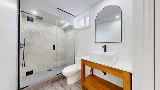Stunning One bedroom basement apartment in Aurora - Photo 6