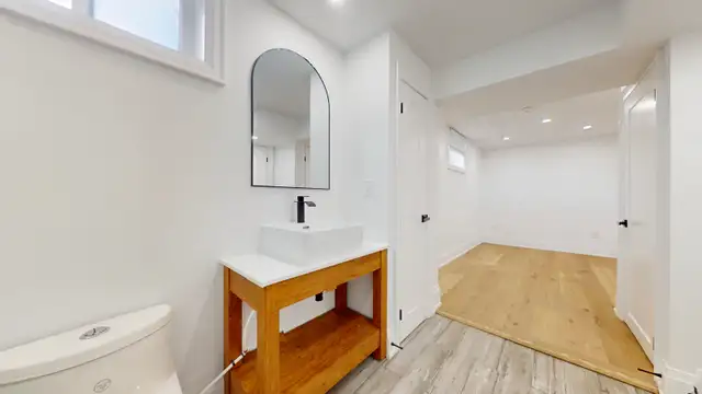 Stunning One bedroom basement apartment in Aurora - Photo 7