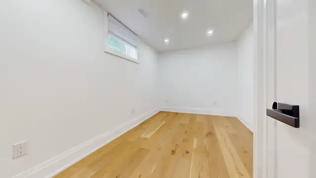 Stunning One bedroom basement apartment in Aurora - Photo 9