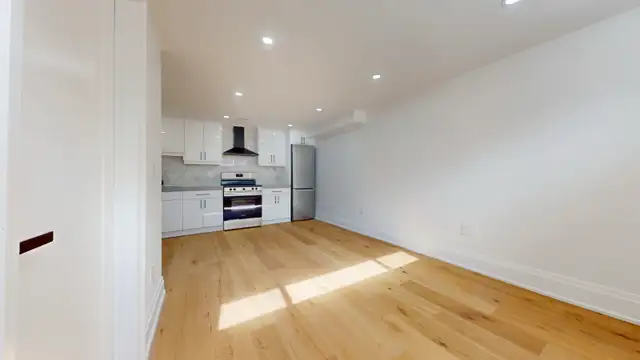 Stunning One bedroom basement apartment in Aurora - Photo 10