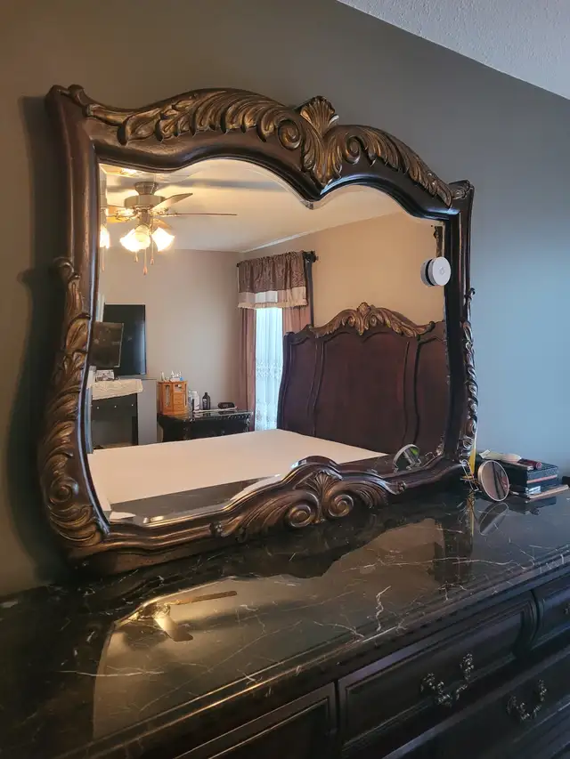 King size bed and bedroom set. - Photo 3