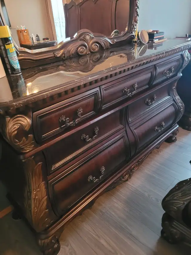 King size bed and bedroom set. - Photo 4