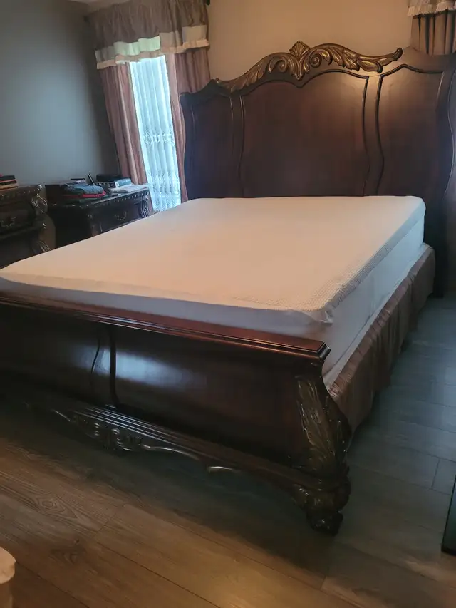 King size bed and bedroom set. - Photo 5
