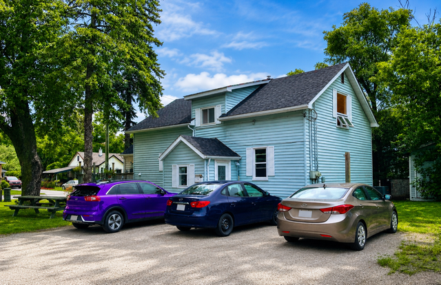 Barrie 2BR | Utilities & Laundry Included | Renovated