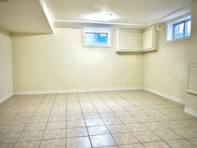 Barrie 2BR | Utilities & Laundry Included | Renovated - Photo 6