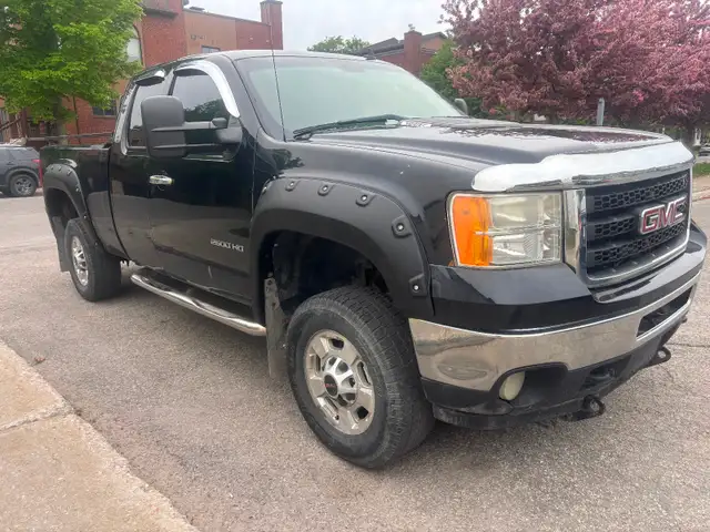 2011 GMC Sierra 2500HD SLE 4WD Ext Cab 143.5' Automatic 4x4 - Photo 2