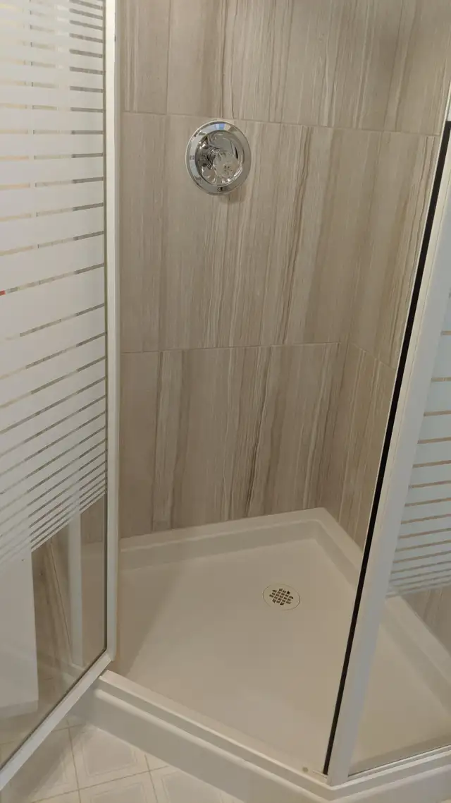Studio Apartment Barrhaven $1,400/month all inclusive (female) - Photo 6