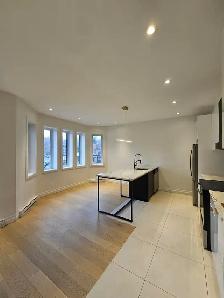 For Rent 5 1/5 Luxurious Apartment Across Snowdon Metro Station - Photo 2