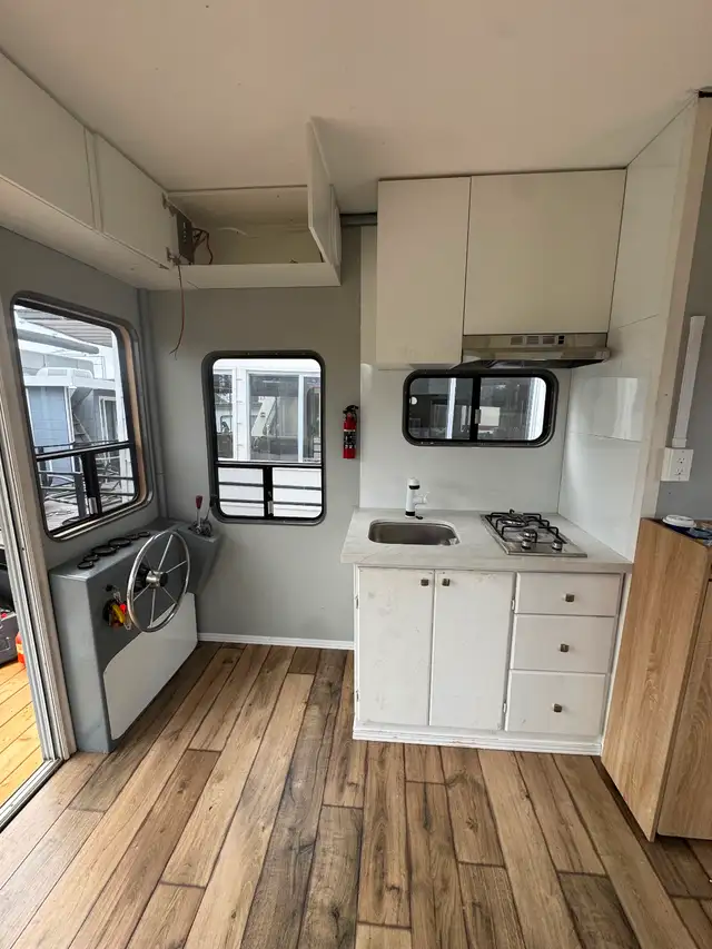 40’ Pontoon Houseboat – Modern Tiny Home – Must Sell Fast! - Photo 4
