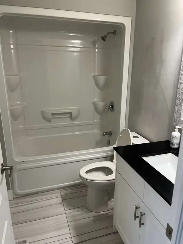 2 Bedroom Beautiful Full Home for Rent Close to Devonshire Mall - Photo 4