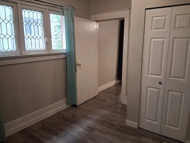 (Downtown)  Private ROOM, Furnished, on a Quiet 2 Bedrooms