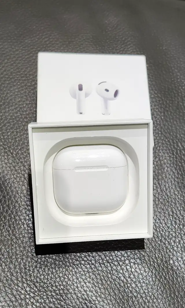 Like New! Apple AirPods Generation 4 MXP63AM/A - Photo 2