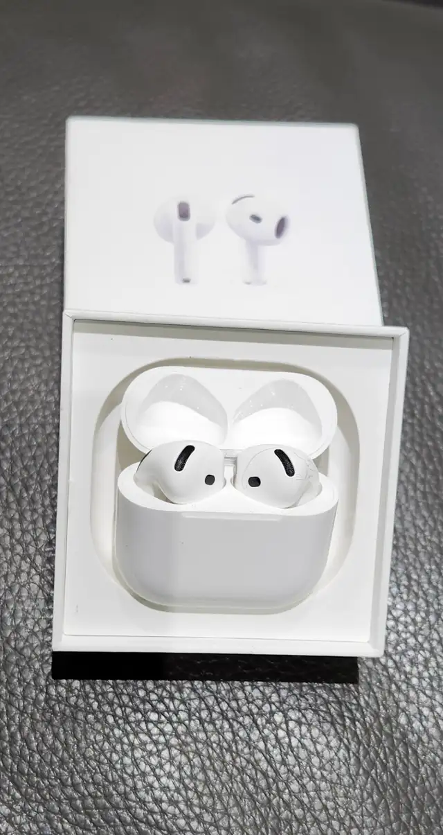 Like New! Apple AirPods Generation 4 MXP63AM/A - Photo 3
