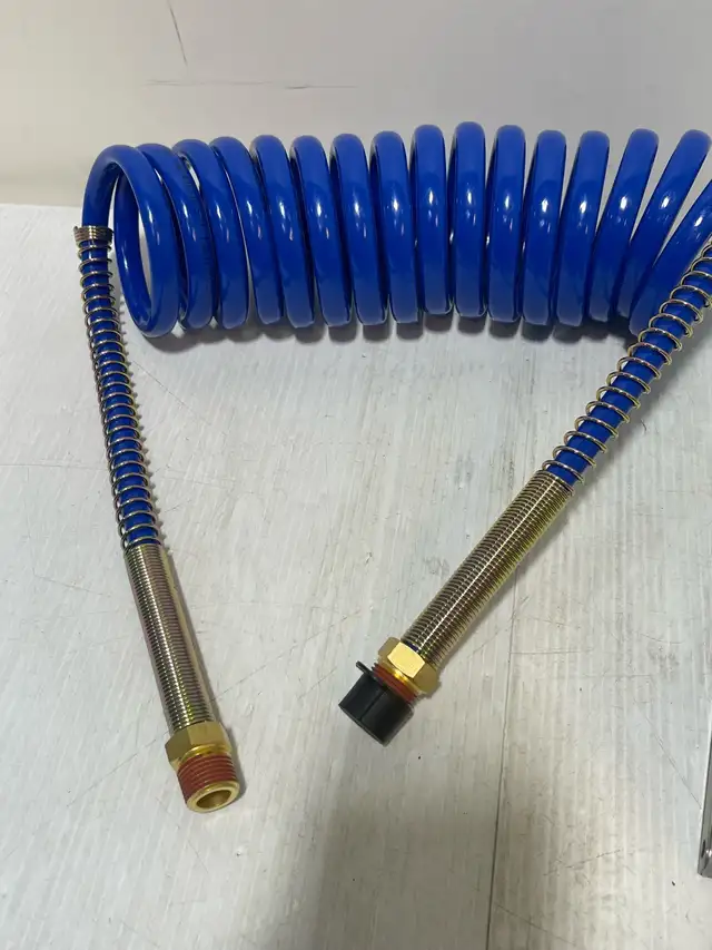 Parker Gas Outlet with a coiled hose - Photo 2