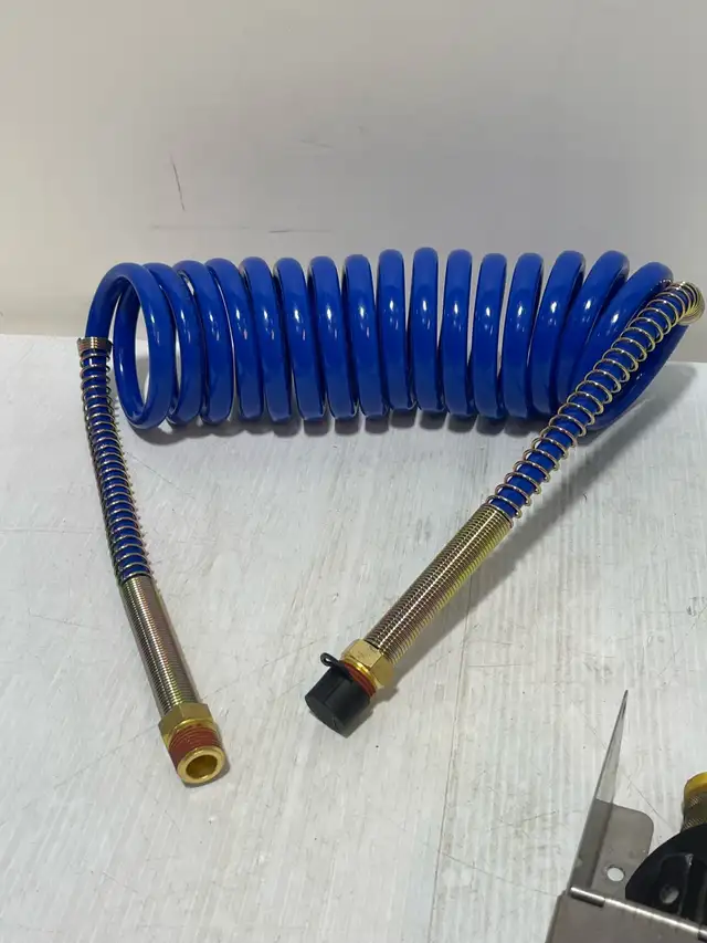 Parker Gas Outlet with a coiled hose - Photo 4