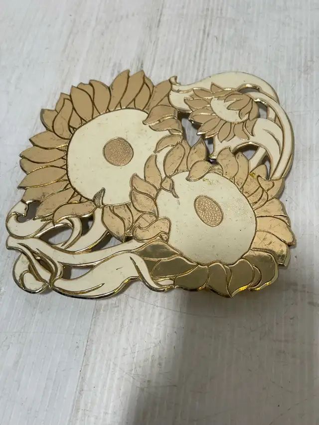vintage WM A Rogers LTD sunflower trivet