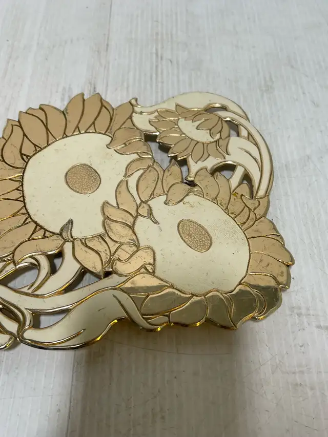 vintage WM A Rogers LTD sunflower trivet - Photo 5