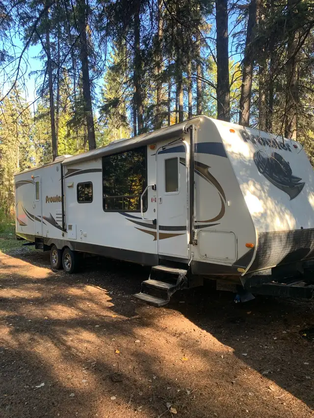 2012 Prowler 32ft Travel Trailer