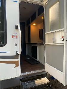 2012 Prowler 32ft Travel Trailer - Photo 4