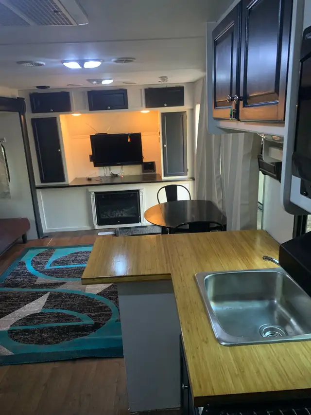 2012 Prowler 32ft Travel Trailer - Photo 5
