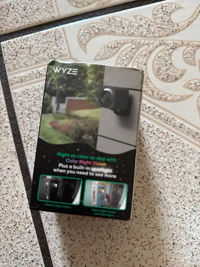 Like new! Wyze Cam v4 2.5K QHD Wi-Fi Smart Camera - Photo 4