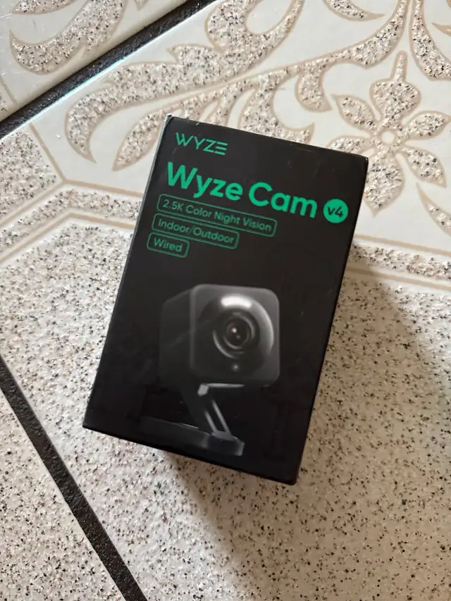 Like new! Wyze Cam v4 2.5K QHD Wi-Fi Smart Camera - Photo 5