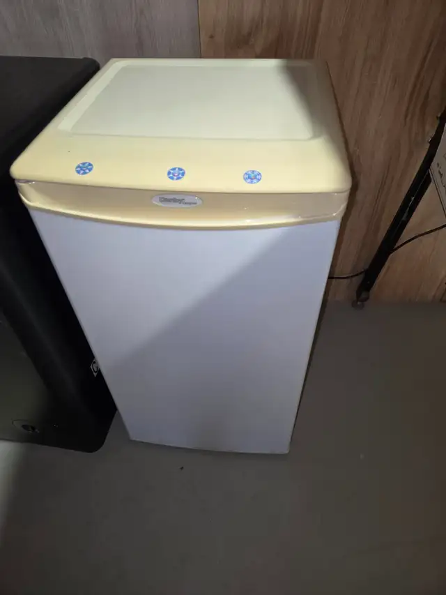 DANBY Designer white MINI Fridge