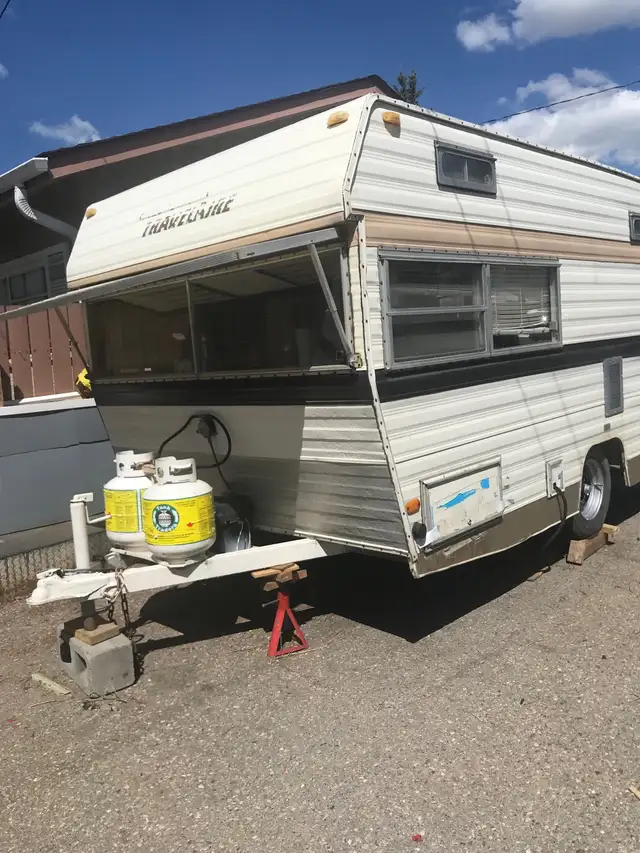 1981 Travelaire 15.5’ Trailer